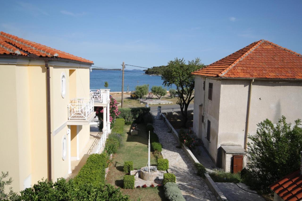 Rooms By The Sea Pasman - 8223 Kültér fotó